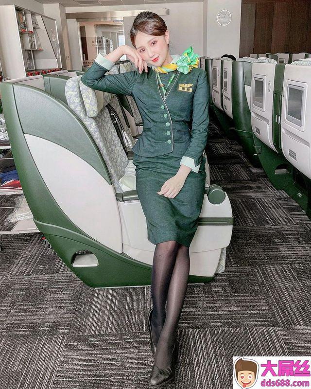 长相超甜美的空姐Miyuki好想每天搭飞机喔~