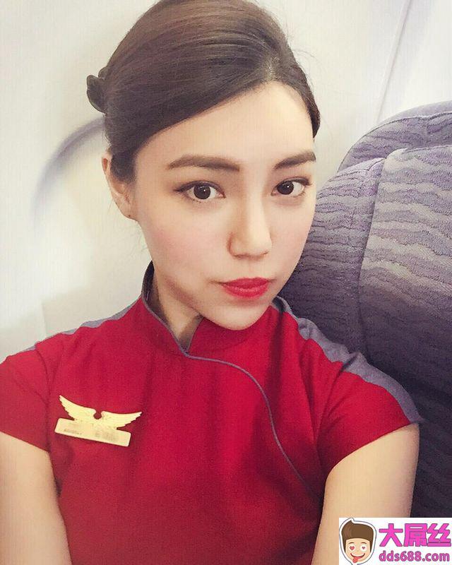 华航空姐LiviaRong气质美人超吸睛